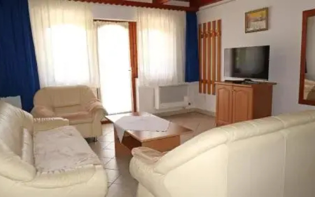 Magyar Apartmanházak I-III.