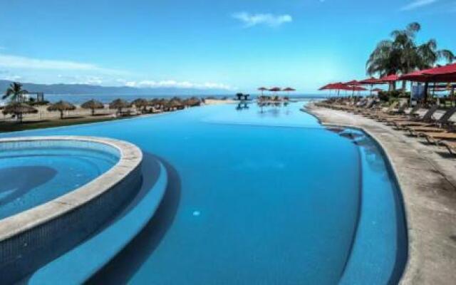 Beachfront Condo at Grand Venetian