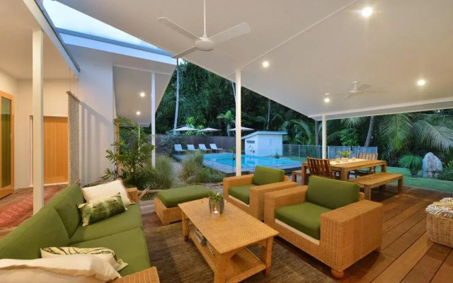 Pineapple Petes Beach House