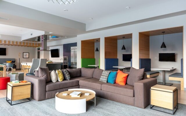 Stay Alfred on South 4th Street