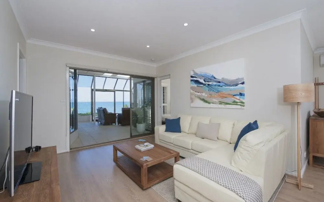 Whispering Sands at Corlette - 2