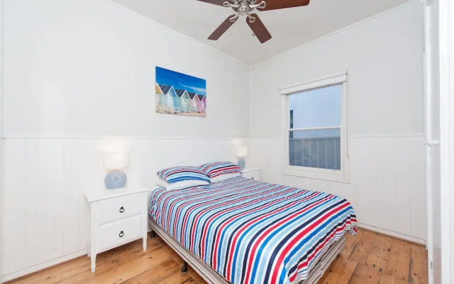 Sandy Point Road, 6, Mermaids Rest