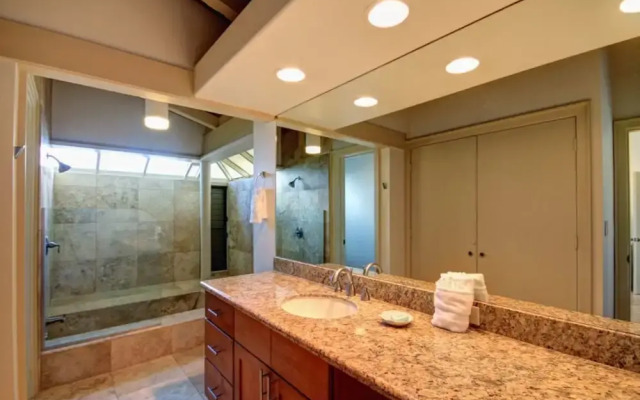 Bay Villa 11B3-4 by RedAwning