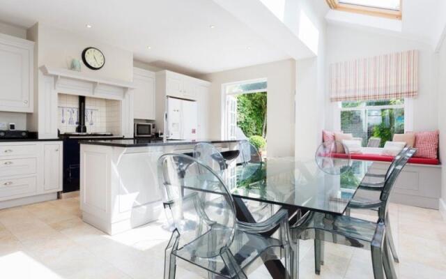 Veeve 4 Bed House Chestnut Grove Balham