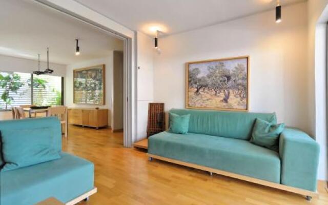 Hidesign Athens Tube Luxury Apt in Kolonaki