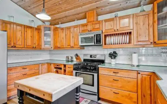 Yosemite Summit & Little Summit - 5BR/3BA Vacation Home