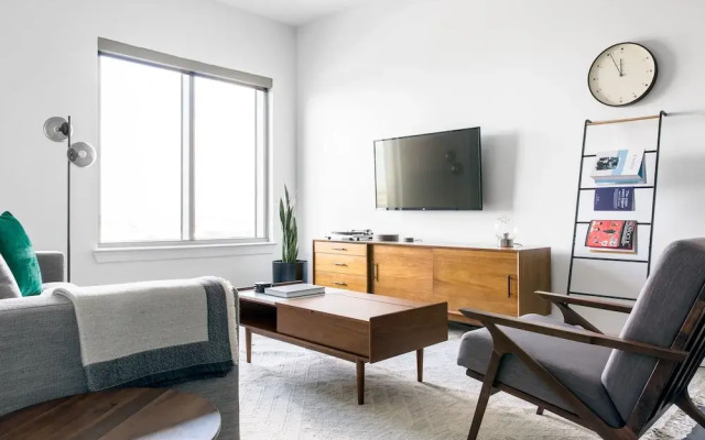 Stylish 1BR1BA in Downtown by Lyric