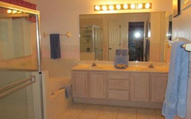 Christine's Villa - 3 Br villa by RedAwning