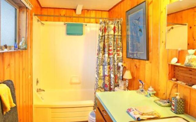 B & R Beach Bungalow