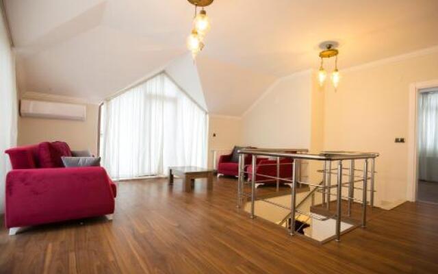 Prince Suite Apart