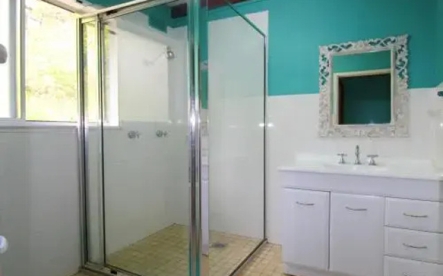 Bally High, 20 Dulconghi Street