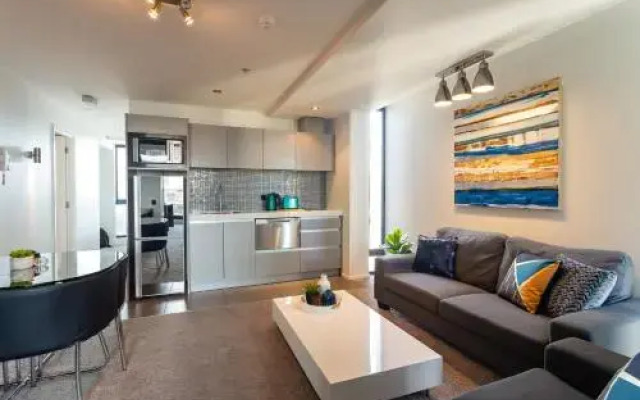Stylish Two Bedroom Apartment With A View