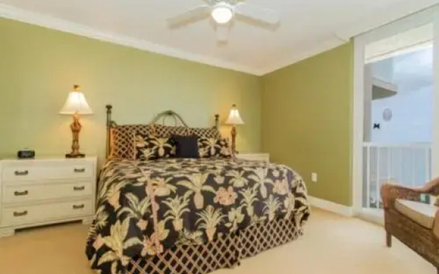 Deluxe Condo with Spectacular Views of the Gulf and Bay; Walk to the beach by RedAwning