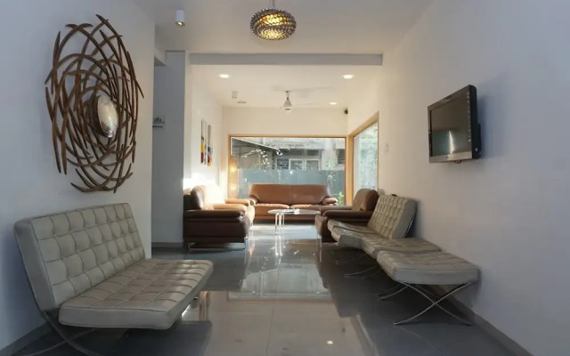 Capital O 28762 Skylark Business Hotel
