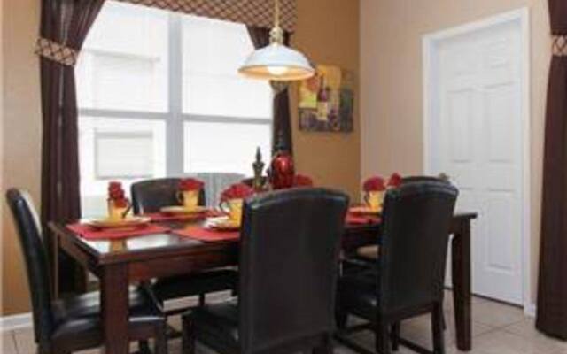 Sandra's Windsor Palms Villa *