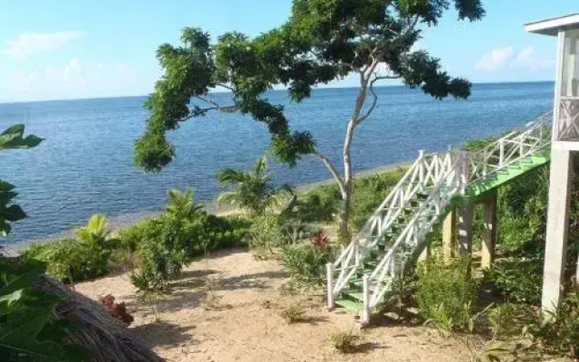 Guanaja Caribbean Cottages