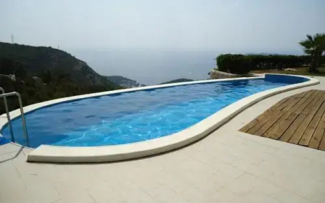 Lux Villa