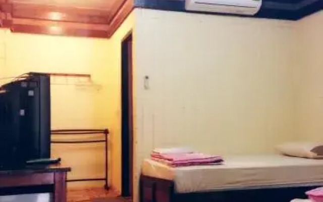 Baan Pak Ruen Rim Nam