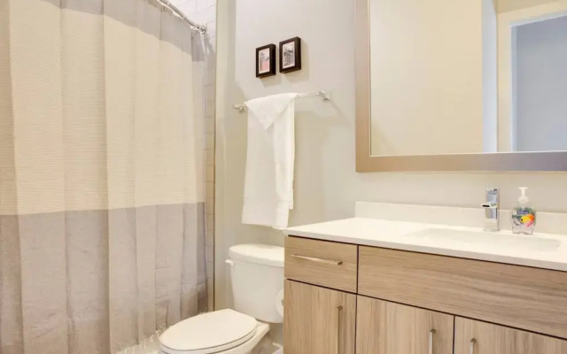 Stunning 1BR Apt In Uptown Near Ballpark