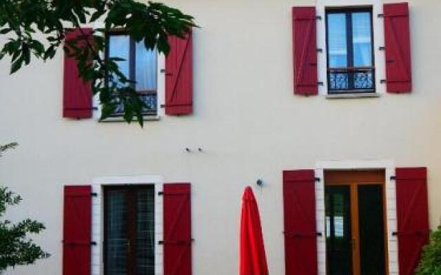 Gite Les Volets Rouges
