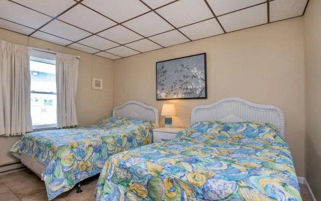 46th St Windjammer 104 1Br Condo