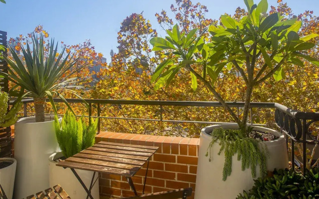 2 Bed Sydney Executive Apt Close To City