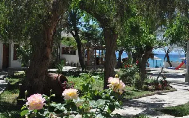 Lysistrata Bungalows