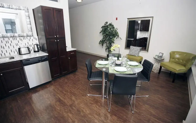 1505 Demonbreun By Sitsquare Suites