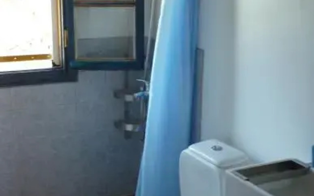 Andraclos House