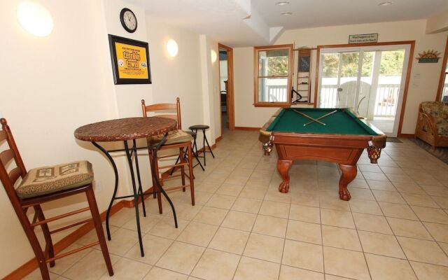 Crabby Jayne's - 9 Br Home