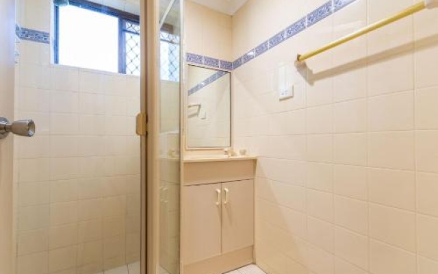 Great Views, ground floor unit Clearview Apartments South Esplande, Bongaree – Bathroom – Bongaree