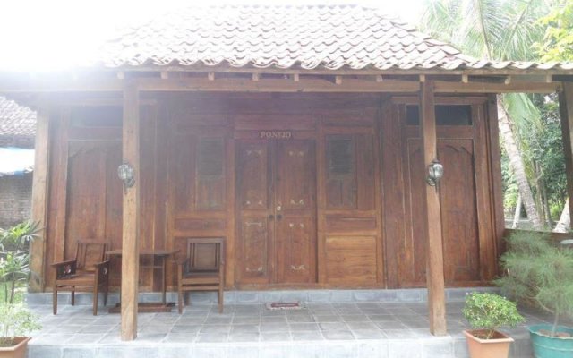 Kampung Tembi Guest House