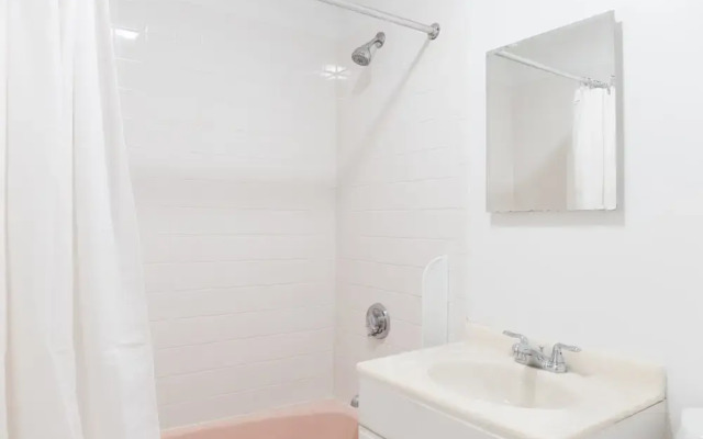 Modern Back Bay Suites by Sonder