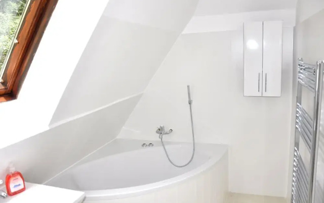 Romeo Caviar ARTrooms