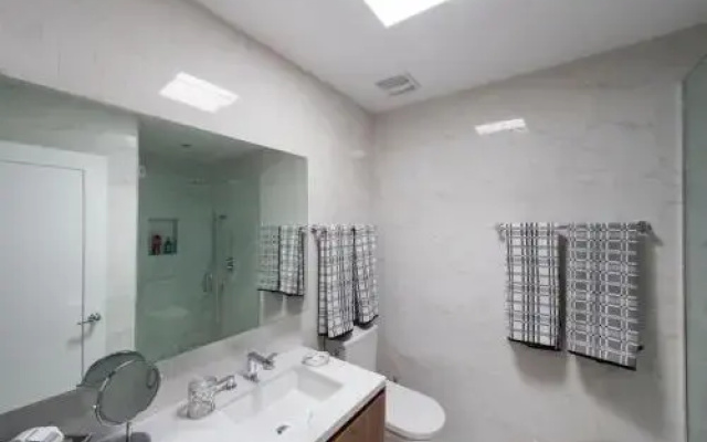 Bright 2BR near Old Town (#6) by WanderJaunt