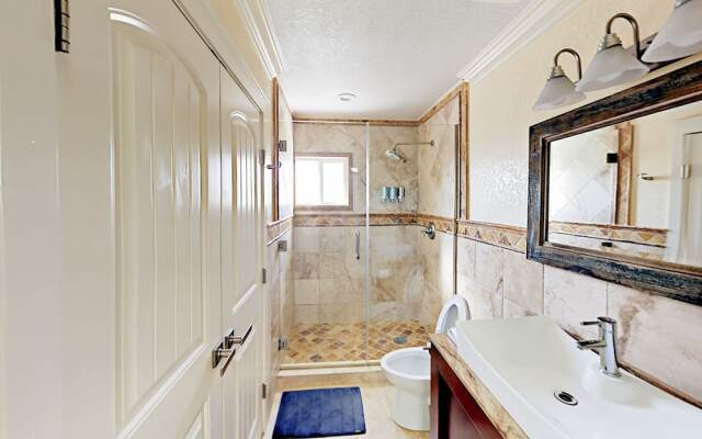 Canal-Side Getaway - 3 Br Home