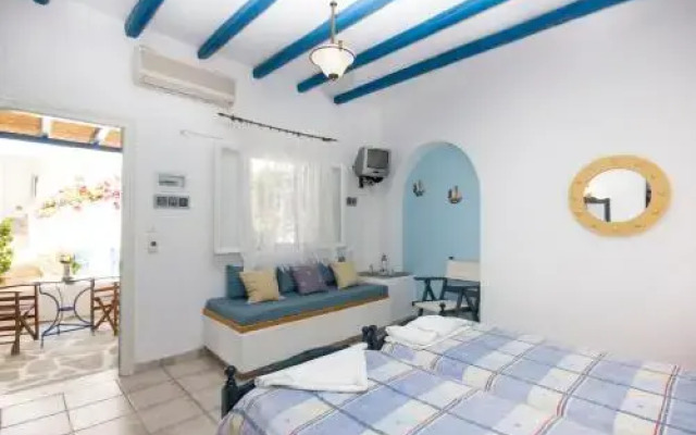 George's beach studios Aliki Paros