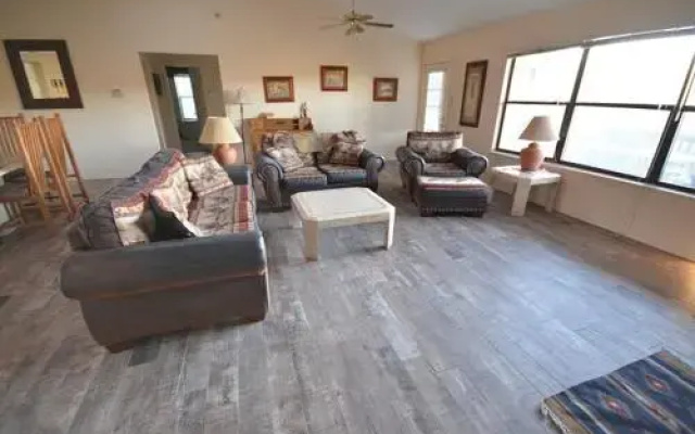 Chelsea House - 3 Br condo by RedAwning