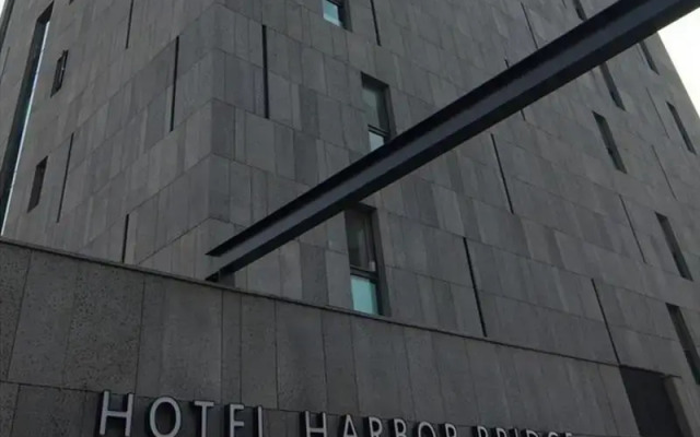 Harbor Bridge Hotel