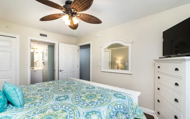 Pelican Isle 510 by RedAwning