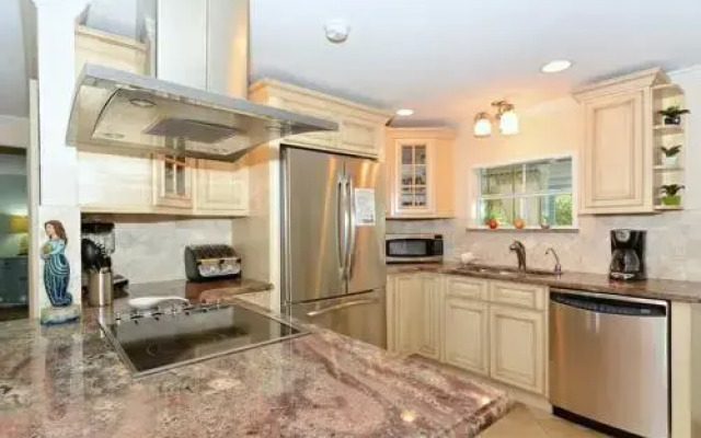 Manatee Manor 2 Bedroom Home by RedAwning