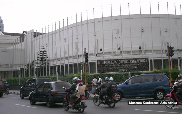 ZEN Rooms Kiaracondong