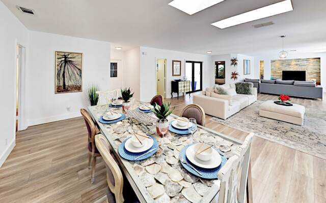 Contemporary - 3 Br Home