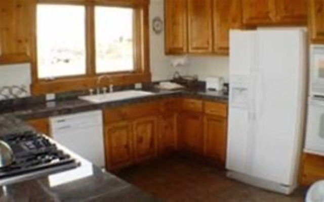 Russell Home by Avantstay Expansive Deck, Stunning Views & Hot Tub!