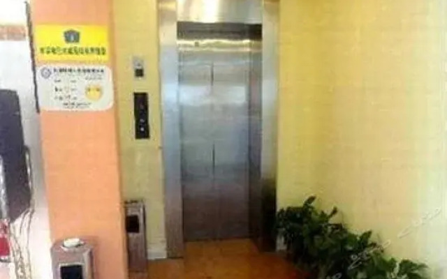 Super 8 Hotel (Shanghai North Zhongshan Road Lantian Road)