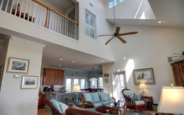 Blue Skies 5 Bedroom Home by RedAwning