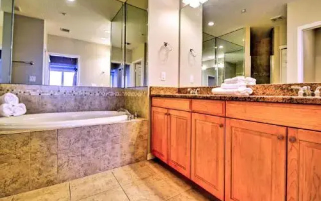 Harborview Grande 700 Waterfront Condo