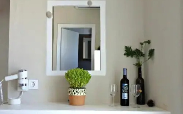 Aegean View Seaside Rooms & Studios