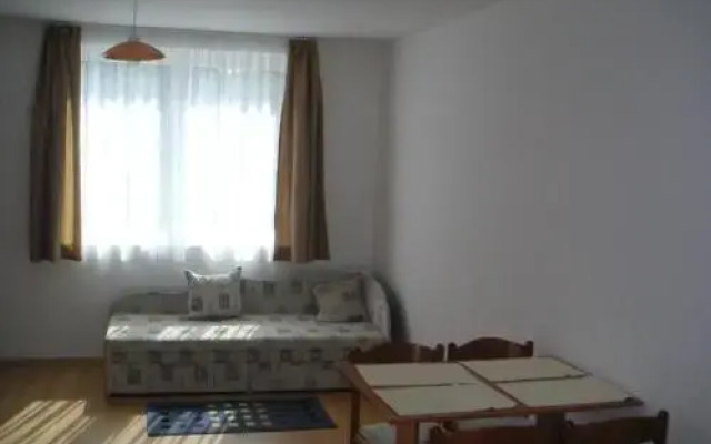 Lantos Apartmanház