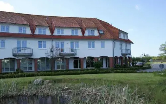 Rondell an Der Jasmund-Therme Neddesitz